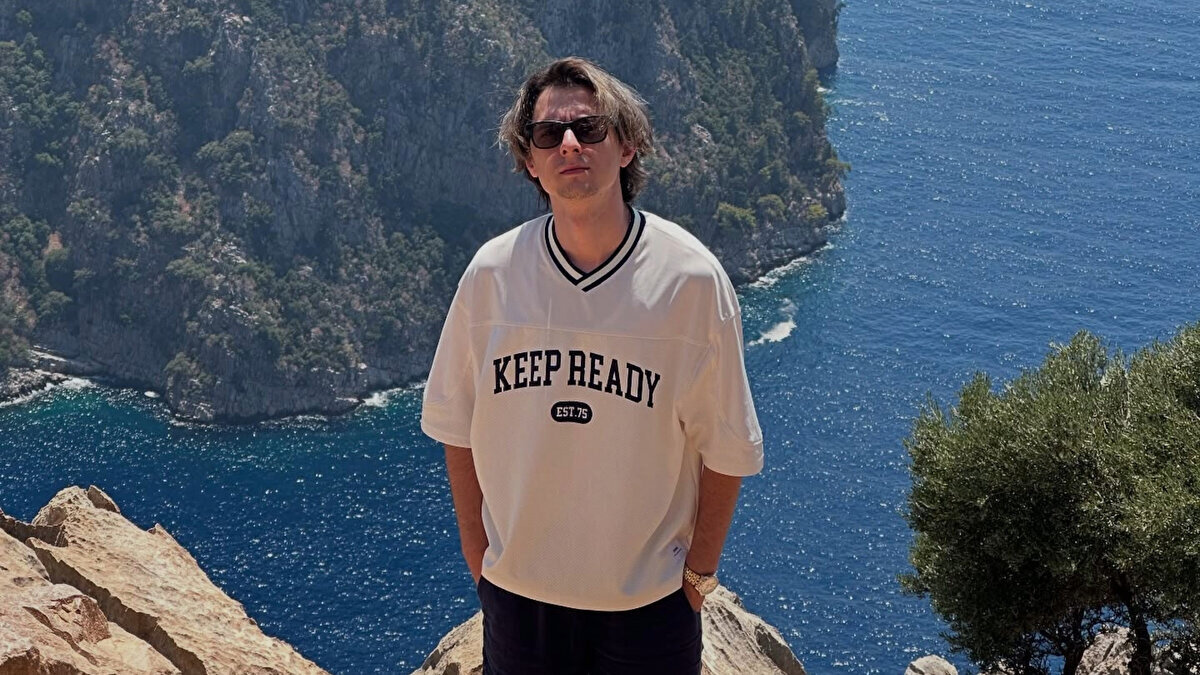 Tolunay Ören'in mesleği nedir?<br><br>Tolunay Ören, oyun odaklı içerikler üreten bir dijital içerik üreticisi ve yayıncıdır. CS:GO, FIFA ve GTA gibi popüler oyunlara dair videolarıyla bilinir.