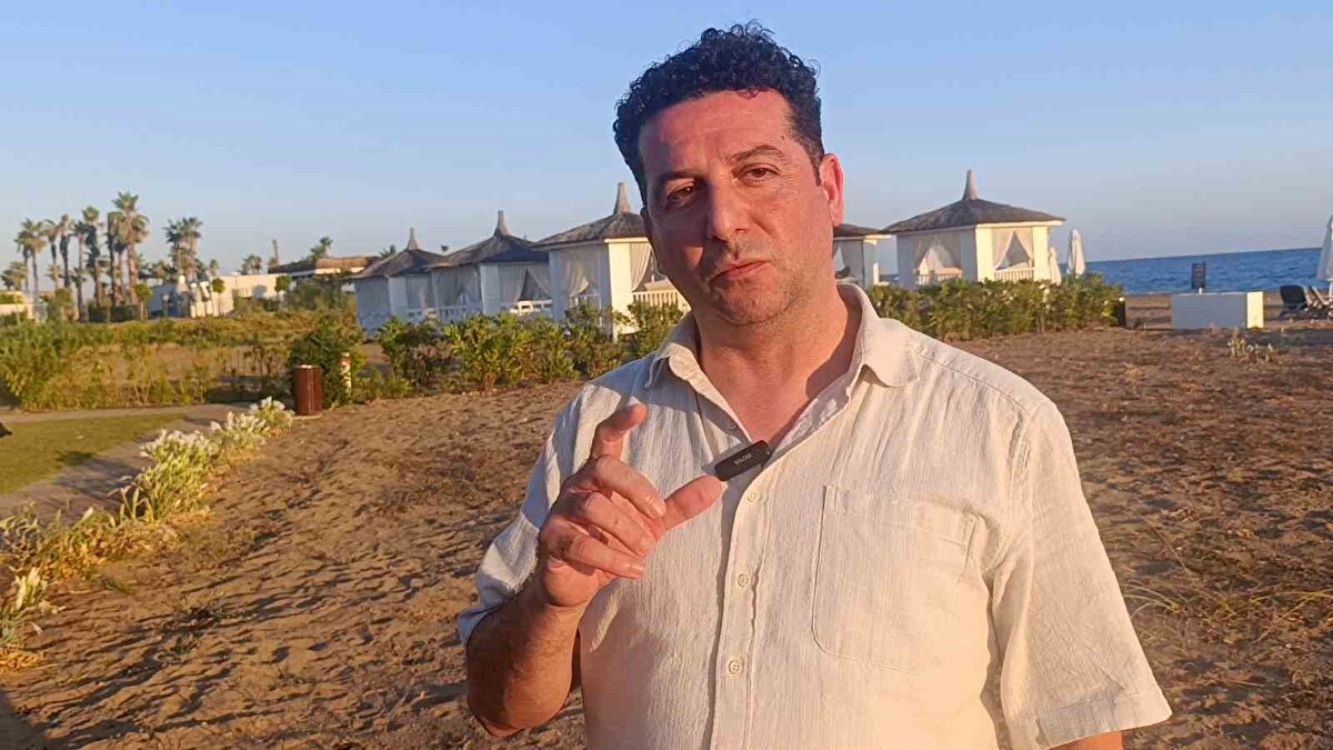 Antalya’nın Manavgat ilçesinde kıyıların eşsiz güzelliklerinden biri olan kum zambaklarının (Pancratium maritimum) çiçek açma dönemine girdiğini belirten Manavgat Turizm Fakültesi, Turizm Rehberliği Bölümü Öğretim Üyesi Doç. Dr. İlker Çinbilgel, bu nadir bitkinin korunması gerektiğini vurguladı.