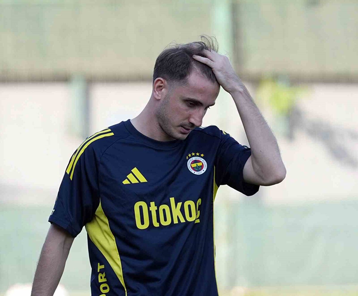 KEREM AKTÜRKOĞLU'NUN AĞRILARI VAR<br><br>Transferi tartışmalara sebep olan Kerem Aktürkoğlu'nun ağrıları olduğu fakat sakatlığının ciddi olmadığın belirtildi. Tedesco'nun genç yıldızı Trabzonspor karşısında ilk 11'de sahaya sürmesi bekleniyor. 