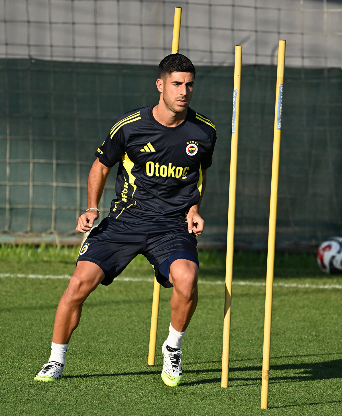 GÖZLER ASENSIO'DA OLACAK<br><br>Fenerbahçe taraftarının beklediği bir diğer yıldız isim ise yeni transfer Marco Asensio. Tedesco'nun da tecrübesinden dolayı Asensio'yu ilk 11'de başlatması bekleniyor. 