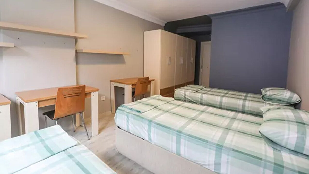 İBB YURT ÜCRETLERİ NE KADAR<br><br><br>Yurt ücreti sabah kahvaltısı ve akşam yemeği dahil olmak üzere aylık 2.850 TL. 