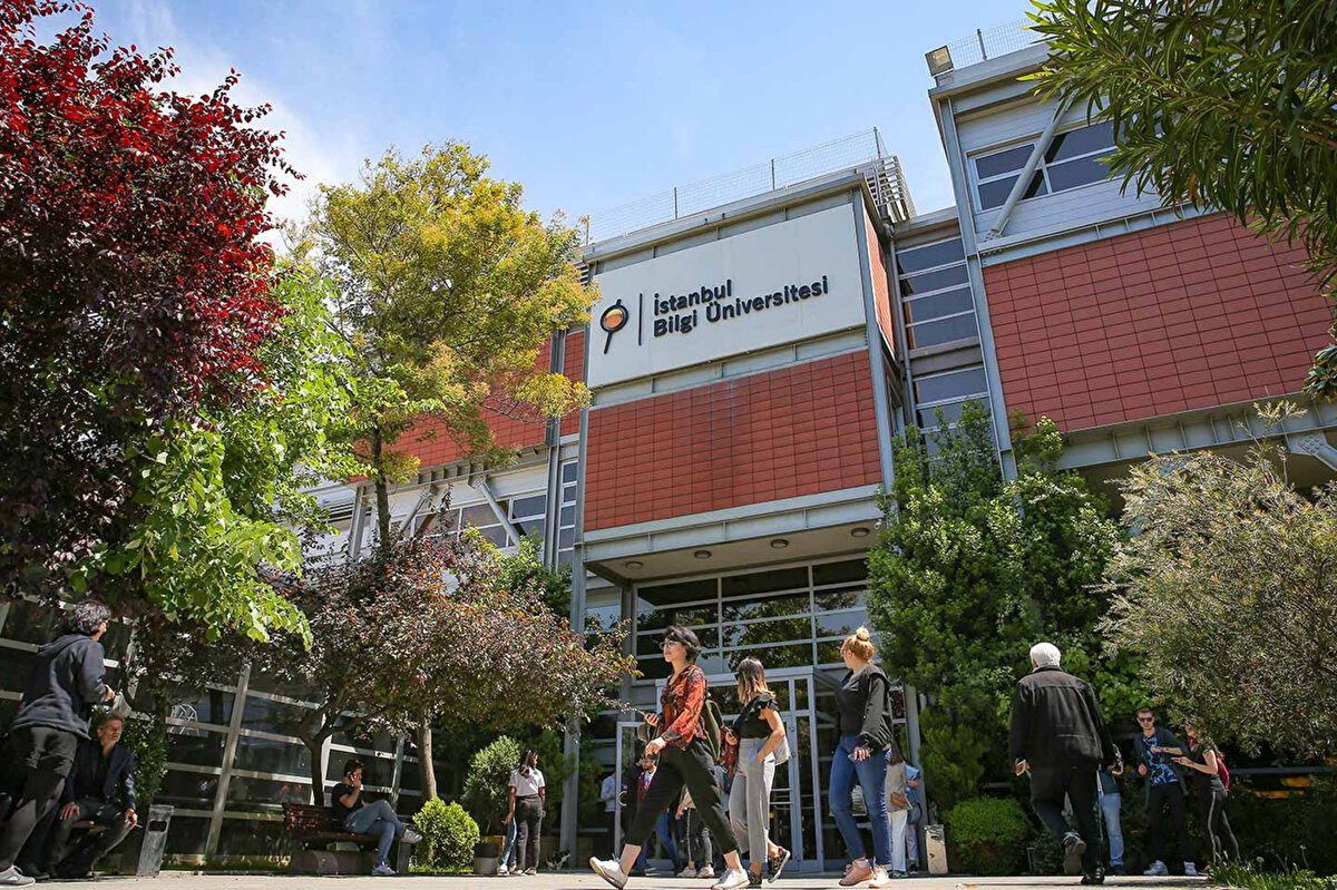 BİLGİ ÜNİVERSİTESİ VE DOĞA KOLEJİ NE OLACAK?<br><br>Mehmet Akif Ersoy, Twitter (X) hesabından yaptığı paylaşımda velilerin hiçbir endişe duymamaları gerektiğini ve eğitim kurumlarının iş akışının devam edeceğini açıkladı.