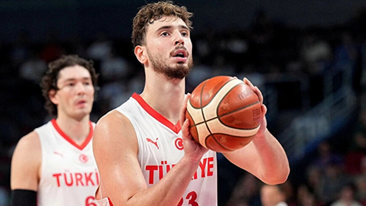 Türkiye Yunanistan basketbol maçı ne zaman, saat kaçta?<br><br>EuroBasket 2025 yarı finalinde oynanacak Türkiye Yunanistan basketbol maçı, 12 Eylül 2025 Cuma günü saat 21.00’de başlayacak.