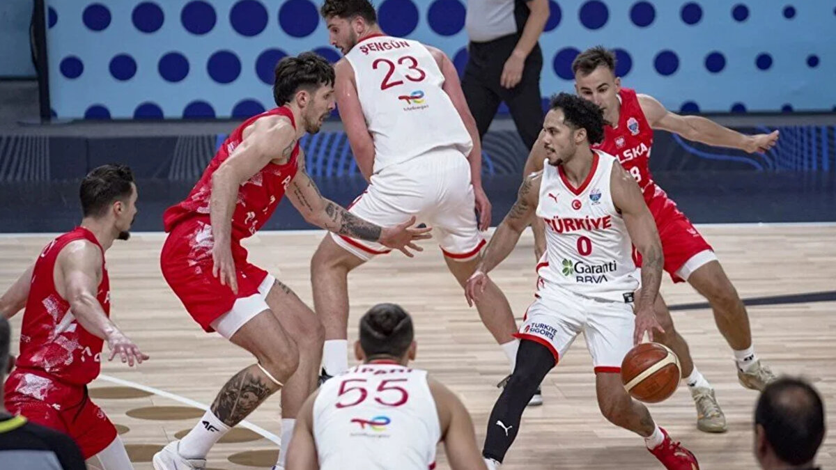 Basketbolseverler, Türkiye Yunanistan basketbol maçını canlı izle seçeneğiyle karşılaşmayı anbean takip edebilecek.