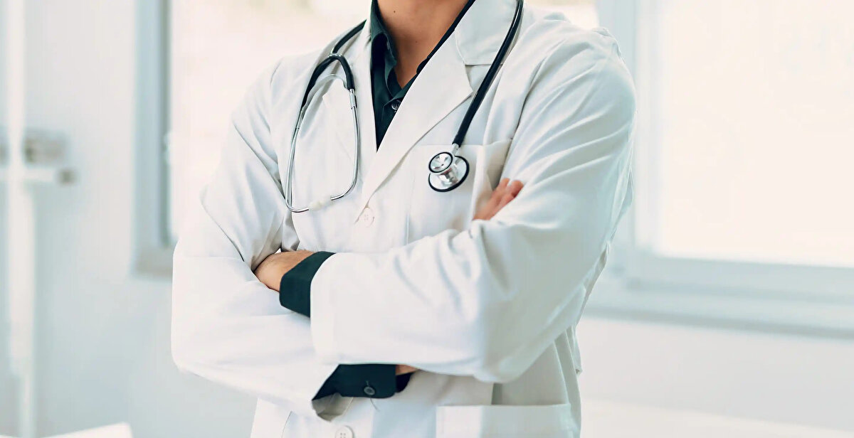 ÖSYM tarafından yapılan duyuruda şu ifadelere yer verildi:<br><br><br>''2025-TUS 2. Dönem ve 2025-STS Tıp Doktorluğu 2. Dönem: Sınav Sonuçları Açıklandı<br><br>17 Ağustos 2025 tarihinde uygulanan 2025 Tıpta Uzmanlık Eğitimi Giriş Sınavı (2025-TUS 2. Dönem) ile 2025 Tıp Doktorluğu Alanında Yurt Dışı Yükseköğretim Diploma Denkliği İçin Seviye Tespit Sınavı’nın (2025-STS Tıp Doktorluğu 2. Dönem) madde analizleri incelenmiş, cevap anahtarlarının kontrolleri tamamlanmış, itirazlar bilimsel açıdan değerlendirilmiş olup Temel Tıp Bilimleri Testi Temel Soru Kitapçığı’nda yer alan 22 numaralı sorunun iptal edilmesine karar verilerek değerlendirme işlemleri tamamlanmıştır.''