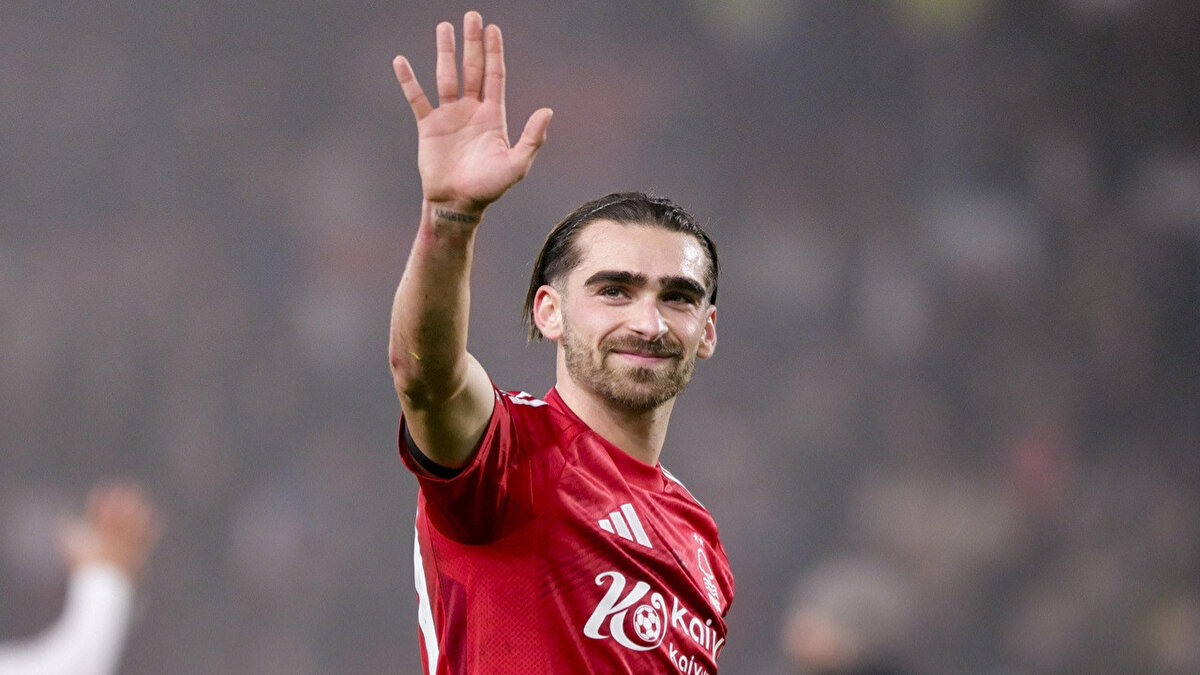 Kulüp Kariyeri<br><br>Jota Silva’nın futbol kariyeri Portekiz’in düşük ligleriyle başlamış, aşama aşama üst düzey liglere uzanmıştır. <br><br>Aşağıda başlıca takımları:<br><br>Dönem - Kulüp<br>2010-2017 (youth) - Sousense <br><br>2017-2018 - Paços Ferreira B (yine Portekiz) <br><br>Sonraki yıllardaSousense, Espinho, Leixões, Casa Pia gibi takımlarda forma giydi. <br><br>2022-2024 - Vitória Guimarães’da göze çarpan performanslar sergiledi. <br><br>Ağustos 2024’ten itibarenİngiltere Premier League takımı Nottingham Forest’ta oynuyor. <br><br>