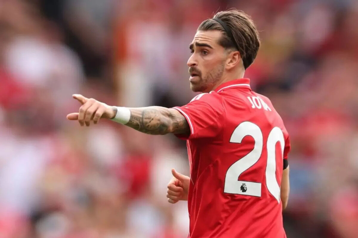 TRANSFERİ İPTAL OLMUŞTU<br><br>Sporting Lizbon'a gitmesi beklenen Jota Silva transferi, belgelerin sisteme geç yüklenmesi sebebiyle son anda iptal olmuştu.