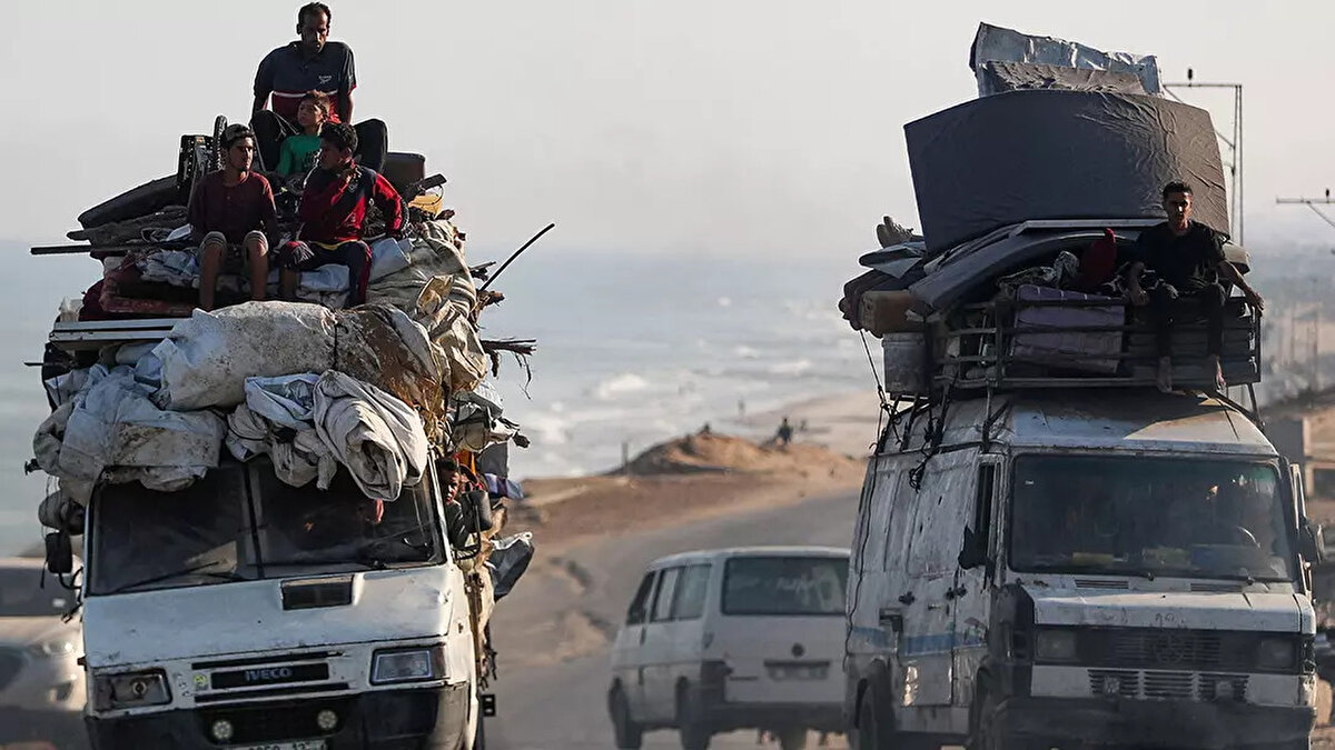 Birleşmiş Milletler’in verilerine göre, yaklaşık bir milyon Filistinli Gazze kent merkezinin kuzeyinde yaşıyor. İsrail ordusu ise şu ana kadar yaklaşık 200 bin kişinin kenti terk ettiğini açıkladı. Ancak bu rakamın önümüzdeki günlerde hızla artması bekleniyor.