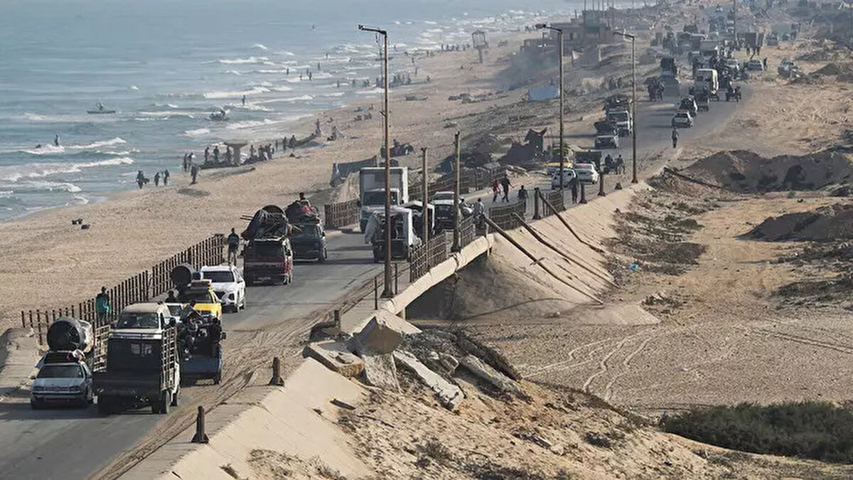 "Gidecek Yer Yok"<br><br>Uzmanlara göre Gazze’deki Filistinliler için "güvenli" bir yer kalmadı. İsrail’in güney yönüne doğru tahliyeleri zorlaması, zaten yoğun nüfuslu ve yardım kaynakları tükenmiş bölgelere daha fazla yük bindiriyor. İnsan hakları örgütleri ise, bu zorunlu göçlerin uluslararası hukuka aykırı olabileceği uyarısında bulunuyor.