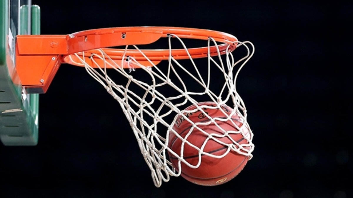 Türkiye – Yunanistan Basketbol Maçı Saat Kaçta, Hangi Kanalda?<br><br>A Milli Erkek Basketbol Takımı, EuroBasket 2025 yarı finalinde Yunanistan ile karşı karşıya gelecek.<br><br>Maç saati: 21.00<br><br>Stad: Arena Riga<br><br>Yayıncı kanal: TRT 1 (canlı)