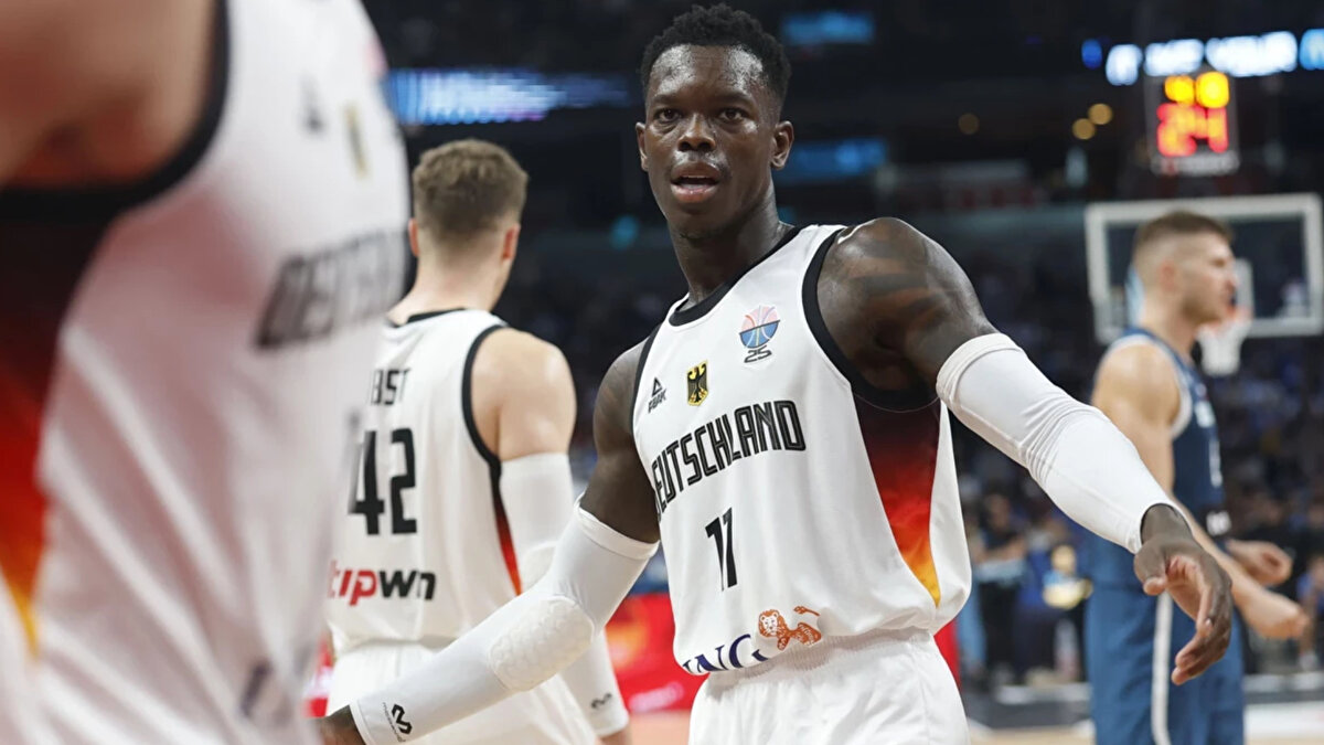 Almanya namağlup geliyor<br><br>Dün gece Slovenya’yı 99-91 mağlup eden Almanya, üst üste yedinci galibiyetini alarak yarı finale yükseldi. Turnuvada oynadığı tüm maçları kazanan Almanya, finale kalmak için parkede olacak.