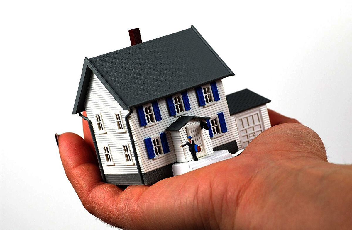 4. Banka kredisinden farkı nedir?<br><br><br>Faiz ya da vade farkı gibi yöntemler bu modelde uygulanmaz. Tutar belirlenen ev, araç ya da iş yeri alımı için anapara üzerinden taksitlerle ödeme imkânı sunulur. Peşinatlı ve peşinatsız seçeneklerle katılımcılar kira öder gibi ev sahibi olabilir.