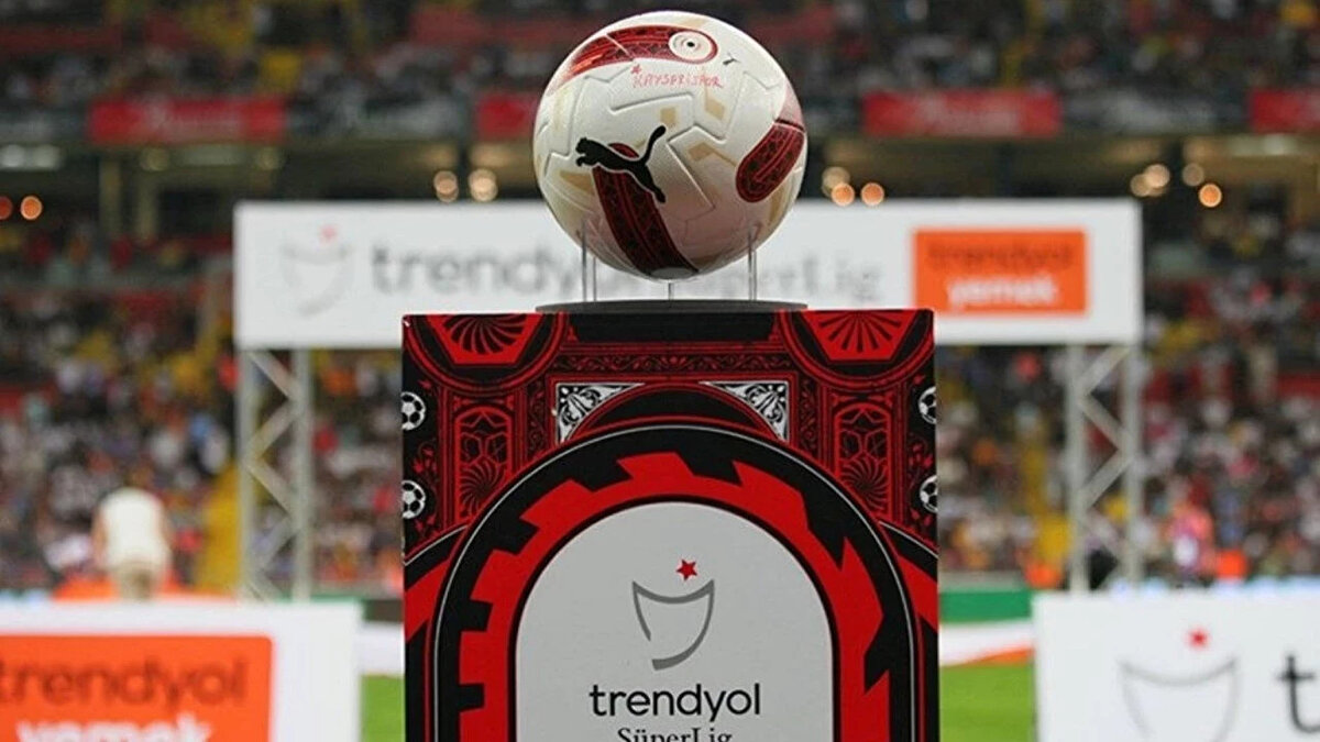 Süper Lig'de yaz transfer sezonu bu gece sona erecek. Süper Lig'in devleri rekor bonservislerle tarihe geçen transferlere imza attı.