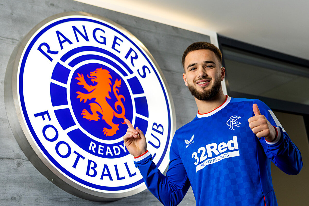 NICOLAS RASKIN'İN KARARI BEKLENİYOR<br><br>Beşiktaş'ın teklif götürdüğü bir diğer isim ise Rangers'ta forma giyen Nicolas Raskin.