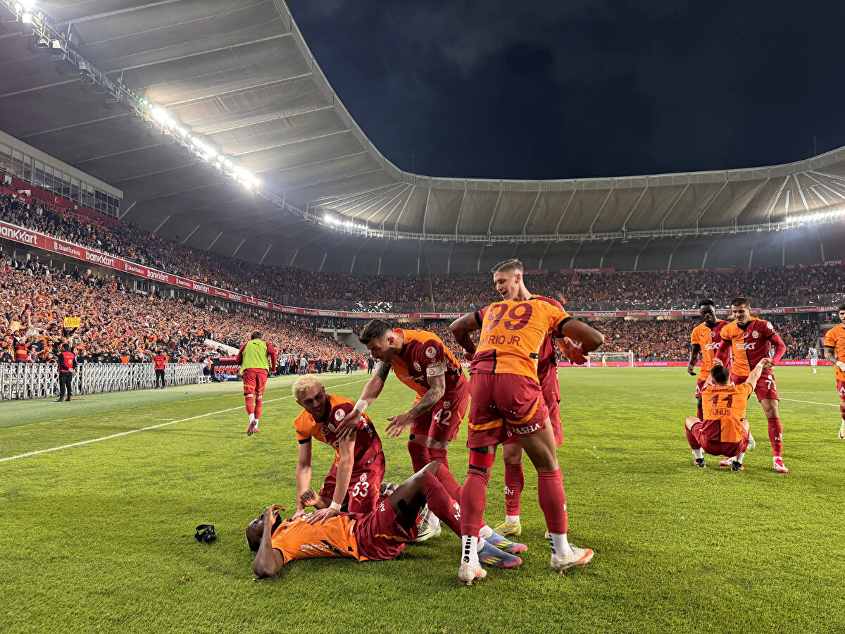 Eyüpspor Galatasaray maçı ne zaman, saat kaçta?<br><br>Eyüpspor, Galatasaray’ı 13 Eylül Cumartesi günü sahasında ağırlayacak. Kritik mücadele saat 17.00’de başlayacak. Karşılaşma, İstanbul’da Atatürk Olimpiyat Stadı’nda oynanacak ve beIN Sports ekranlarından canlı yayınlanacak.<br>