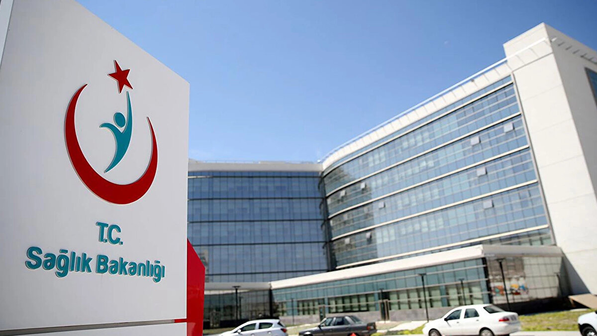 BRANŞ DAĞILIMI NASIL OLACAK?<br>İlk atamalarda branş dağılımı şu şekildeydi;<br><br>BİYOLOG: 10<br><br>BÜRO PERSONELİ: 215<br><br>ÇOCUK GELİŞİMCİSİ: 75<br><br>DESTEK PERSONELİ: 15<br><br>DİL VE KONUŞMA TERAPİSTİ: 44<br><br>DİYETİSYEN: 74<br><br>EBE: 1280<br><br>FİZYOTERAPİST: 121<br><br>GERONTOLOG: 6<br><br>HEMŞİRE: 7.597<br>İŞ VE UĞRAŞI TERAPİSTİ: 27<br><br>ODYOLOG: 17