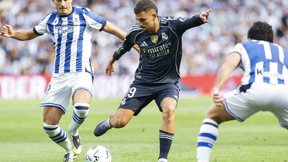 Savunmanın geriye pasında topa hareketlen Mbappe, hızla rakip ceza sahasına ilerlerken ceza yayı üzerinden yaptığı sert şutta topu filelere gönderdi. 32. dakikada kontraya çıkan ev sahibinde Oyarzabal, Dean Huijsen’in müdahalesiyle yerde kaldı. Hakem Manzano, son adam olduğu gerekçesiyle Huijsen’e kırmızı kart gösterdi.