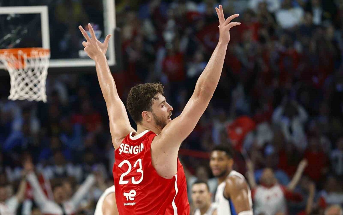 Tarihi bir galibiyete imza atan Türkiye, pazar günü finalde Almanya ile karşılaşacak. Final maçı saat 21:00'da başlayacak. 