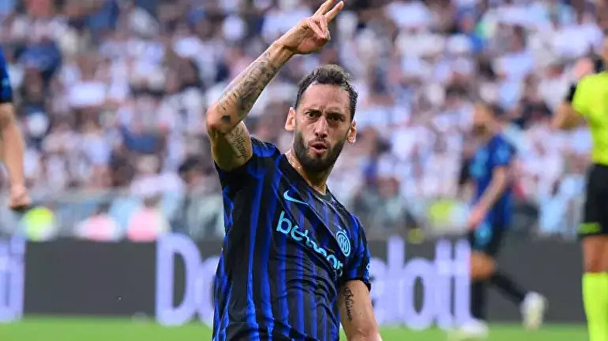 İnter yeniden skora denge getirdi. Hakan Çalhanoğlu maçtaki 2. golünü attı, skor 2-2'ye geldi.