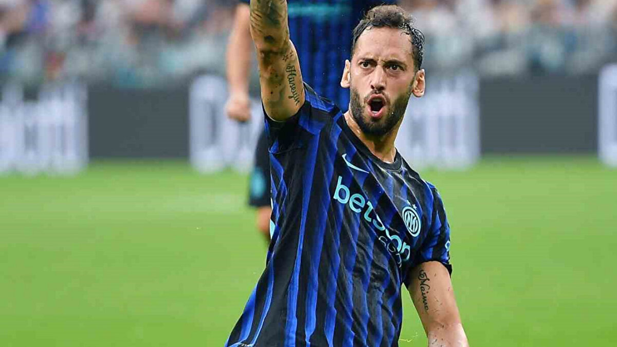 Juventus’ta 14’üncü dakikada Kelly takımını öne geçiren golü buldu. 30’uncu dakikada Hakan Çalhanoğlu, ceza sahası dışından muhteşem bir şutla skoru 1-1’e getirdi.