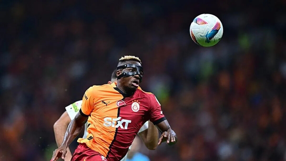 Uzun bir sakatlık sürecinden çıkan Icardi'nin durumunun sorulması üzerine Buruk, "Icardi henüz hazır değil. Geçen hafta testler de yaptık. Onun hazır olmadığını biliyoruz. Bu tür maçlar onun oynaması için önemli. İyi bir bitirici. Savunma oyuncularının korktuğu, ona önlem aldığı, onunla kaldığı bölümleri oyun içinde gördük. Barış'a yaptığı bir ortayla da bağlantı oyununda iyi paslar atabildiğini de gösterdi.