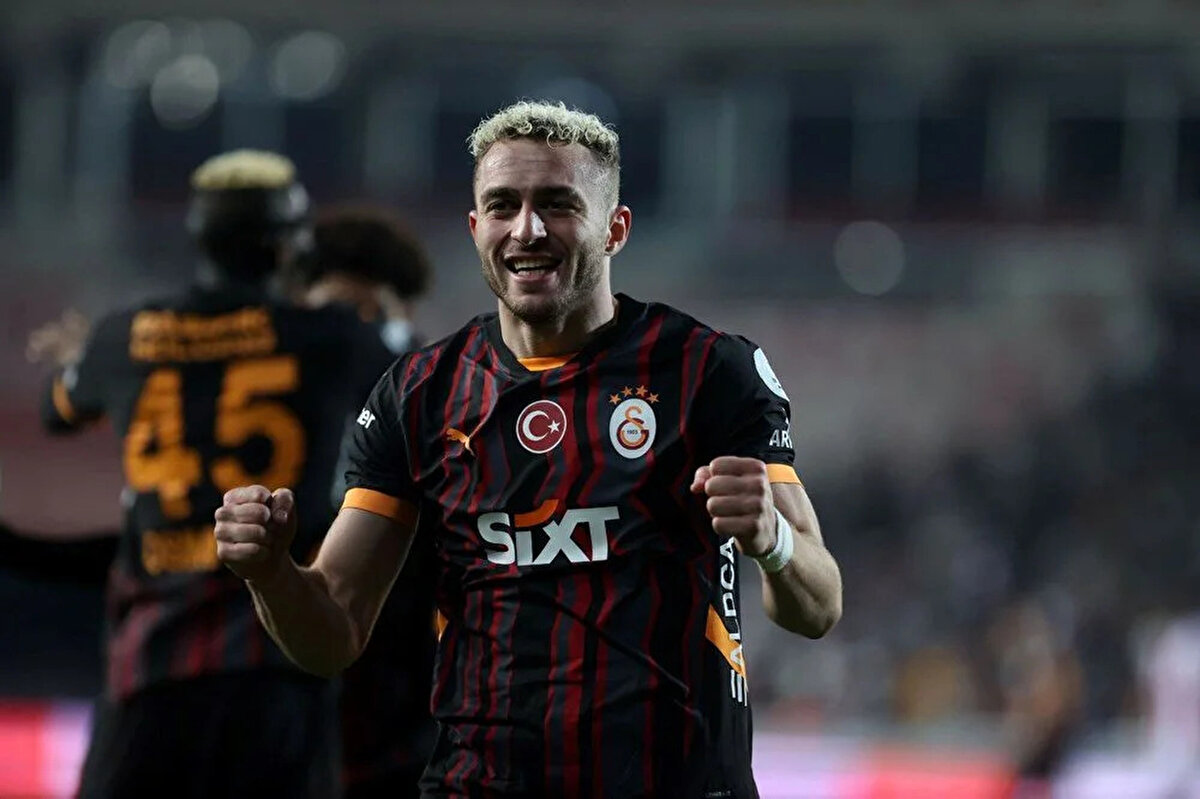 İki maçlık aradan sonra formasına kavuşa Barış Alper'e taraftarların sevgi gösterisinde bulunduğunu aktaran Buruk, "Galatasaray taraftarı hep Barış'a sahip çıktı. O da Galatasaray taraftarını ne kadar sevdiğini hafta içindeki açıklamasıyla gösterdi. Maç içinde ve sonrasında taraftarımızın sevgi gösterdi. Barış'ın Galatasaray'a olan sevgisini de hepimiz biliyoruz. Burada birlikteliği ve takım için her şeyi yapabileceğini göstermesi çok önemliydi. Genel olarak bizim için güzel bir gün oldu. Hem başlayan hem bitiren hem eksiği olan için iyi bir maç geçirdik." şeklinde görüş belirtti.