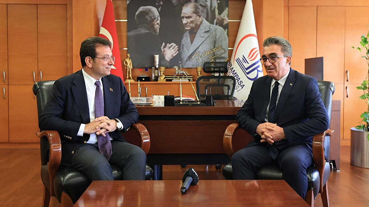 HASAN MUTLU KİMDİR?<br><br>Hasan Mutlu, 1961 yılında Karabük’ün Safranbolu ilçesinde doğdu. İlk ve ortaokulu İstanbul Fatih’te, liseyi ise İstanbul Vefa Lisesi’nde tamamladı. Samsun 19 Mayıs Üniversitesi Eğitim Fakültesi Fizik ve Matematik Bölümü'nden mezun oldu. Ayrıca İstanbul Üniversitesi Hukuk Fakültesi’nde eğitim aldı.