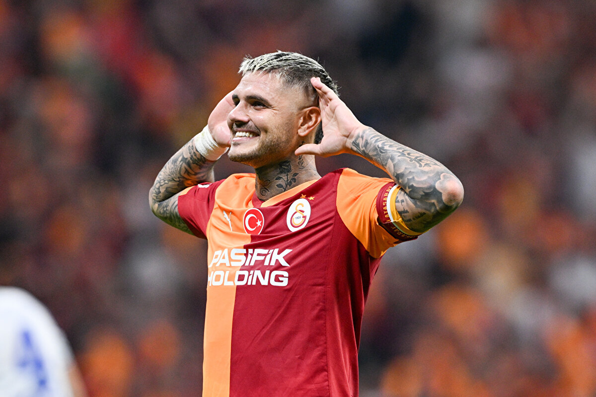 ICARDI'DEN 12 DEV ADAM PAYLAŞIMI<br><br>Galatasaray'ın Arjantinli yıldızı Mauro Icardi, 12 Dev Adam'ın tarihi galibiyetinin ardından bir paylaşım yaptı.