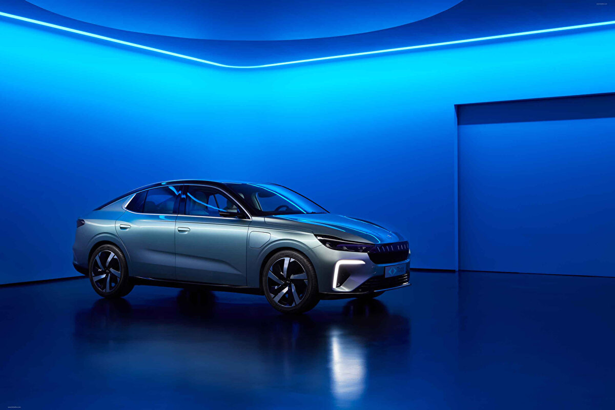 T10F'İN DİĞER MODELLERİ<br><br>T10F, 4 farklı versiyonla piyasaya çıkacak. Bunlar; V1E Standart Menzil (RWD), V1 Uzun Menzil (RWD), V2 Uzun Menzil (RWD) ve V2 AWD (çift motorlu, dört çeker) olacak. T10F RWD versiyonları 350 km ile 623 km arasında değişen menzillere sahipken, AWD versiyonu 523 km menzil sunacak.<br>