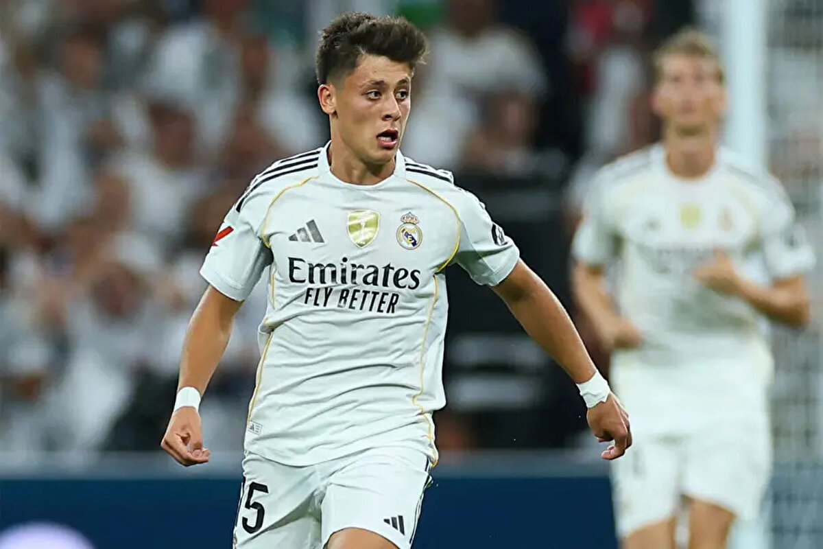 İspanya LaLiga ve İtalya Serie A'da sezon hafta sonu oynanan maçlarla devam etti. Xabi Alonso yönetimindeki ilk sezonunda lige iyi bir başlangıç yapan Real Madrid, Real Sociedad deplasmanında Kylian Mbappe ve Arda Güler'in golleriyle kazandı.<br>