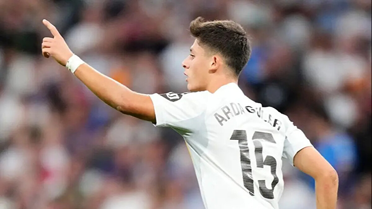 El Pais gazetesi ise haberinde, "Real Madrid, pas, hız ve duran toplarla Real Sociedad'ı dağıtan ezici bir makineydi. Kylian Mbappe ve Arda Güler'in önderliğinde, Tchouameni'nin desteğiyle. Neredeyse her şey, duran toplara, serbest vuruşlara ve kornerlere hükmeden Türk futbolcunun etrafında dönüyordu." denildi.<br>