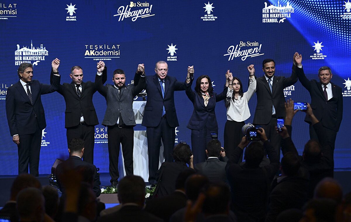 Cumhurbaşkanı ve AK Parti Genel Başkanı Recep Tayyip Erdoğan, dün Haliç Kongre Merkezi’nde düzenlenen AK Parti Teşkilat Akademisi Kapanış Programı’na katıldı.