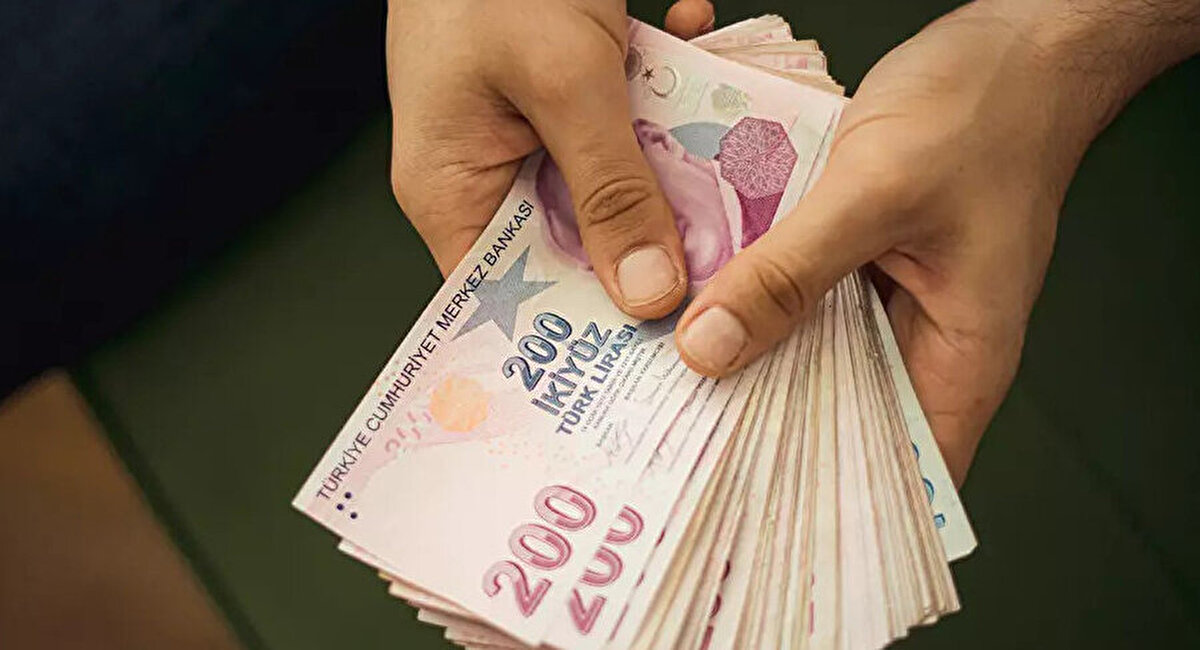 2025-2026 KYK burs başvuruları için gözler GSB’nin açıklamasına çevrilmiş durumda. Resmi tarihler belli olduğunda başvurular yine e-Devlet üzerinden yapılacak. Öğrenciler, başvuru öncesinde sistemdeki bilgilerini kontrol ederek süreci daha hızlı ve sorunsuz tamamlayabilir.