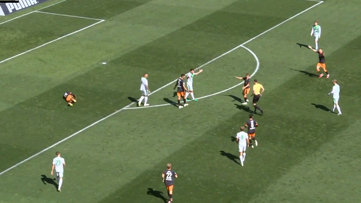 Noah König, 22. saniyede kırmızı kart görerek Bundesliga 2 tarihinin en erken kırmızı kartını gördü. Bu anlamda bir rekor olarak tarihe geçen bu kırmızı kart sosyal medyada kısa süre içerisinde yayıldı.