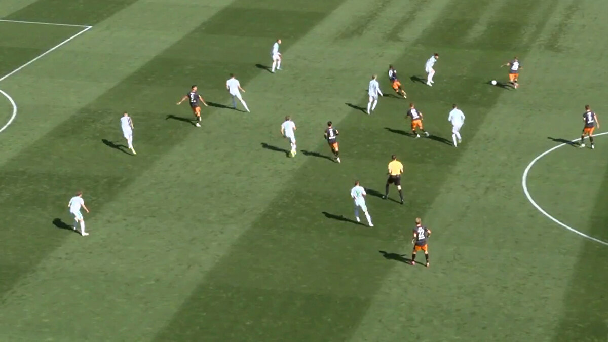 5. hafta mücadelesinde Sportpark Ronhof Thomas Sommer Stadyumu'nda sahne alan karşılaşmayı konuk ekip Kaiserslautern 3-0 kazandı. Ancak müsabakanın önüne geçen olay, maçın henüz ilk dakikasında yaşandı.