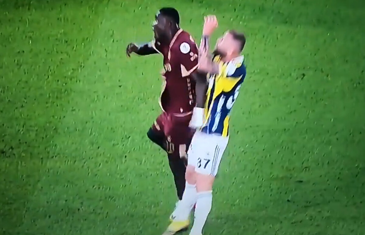 VAR DEVREYE GİRDİ GOL İPTAL EDİLDİ<br><br>Fakat VAR'ın devreye girmesiyle hakem Ozan Ergün pozisyonu inceledi ve golü iptal etti. Kararda, Onuachu'nun pozisyon öncesinde hava topunda Milan Skriniar'a faul yaptığı belirtildi.