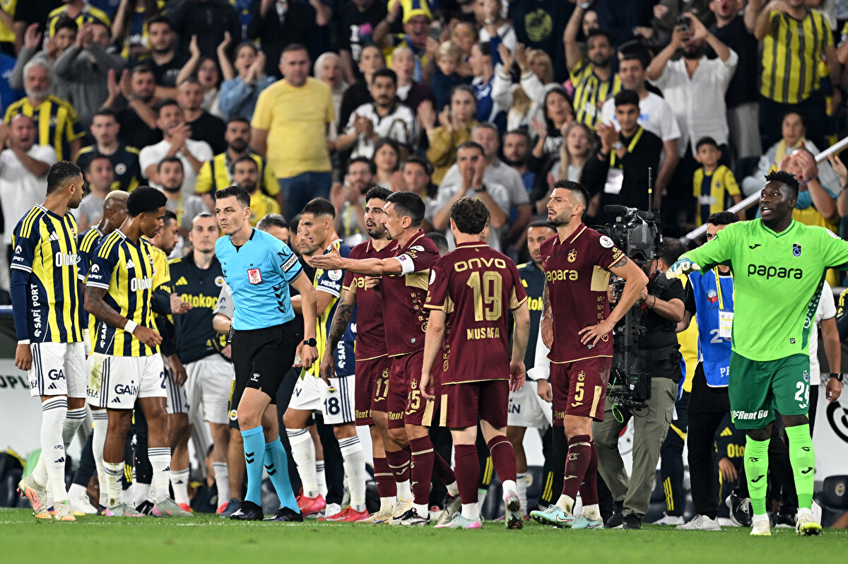Fenerbahçe, bu galibiyetle birlikte puanını 10 yaptı. Fatih Tekke yönetimindeki Trabzonspor ise bu sezon ilk kez yenilgi yüzü gördü.