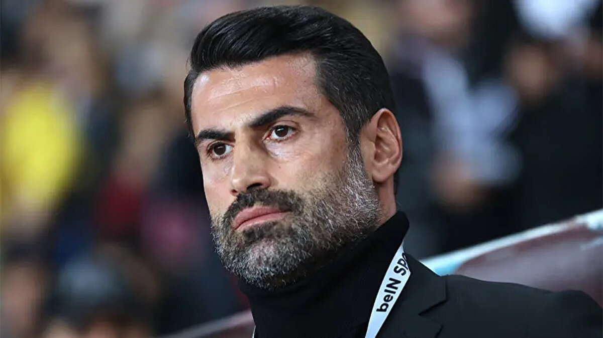 "Sane bence Süper Lig'e uygun bir oyuncu değil. Türkiye'de bakmayın rahat hareket ettirmezler adama. O biraz topla beceri göstermeye çalışan bir oyuncu iş yapmaktansa.<br>