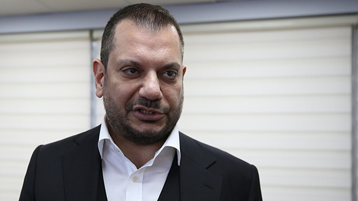 "Bir ara takımı sahadan çekmeyi düşündük. Kimsenin kimseye bunu yapmaya hakkı yok. İptal edilen bir golümüz var. Akla, mantığa sığmıyor. Bu kararı verenler, bunu neye dayanarak veriyorlar! Ağzıma başka şeyler geliyor da söylemek istemiyorum. Saygı çerçevesinde konuşmaya çalışıyorum."