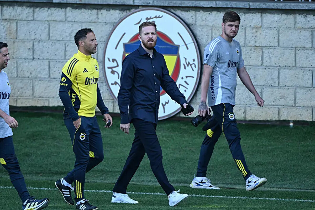 "Fenerbahçe bu sene mali bağımsızlığını sağlayarak ne gibi transferler yaptı gördünüz. Kerem Aktürkoğlu transferini yaptık, yönetimimizde canla başla çalışıp tarihin ve Fenerbahçe yüzyılının en büyük, en pahalı kadrosunu kurduk.<br>