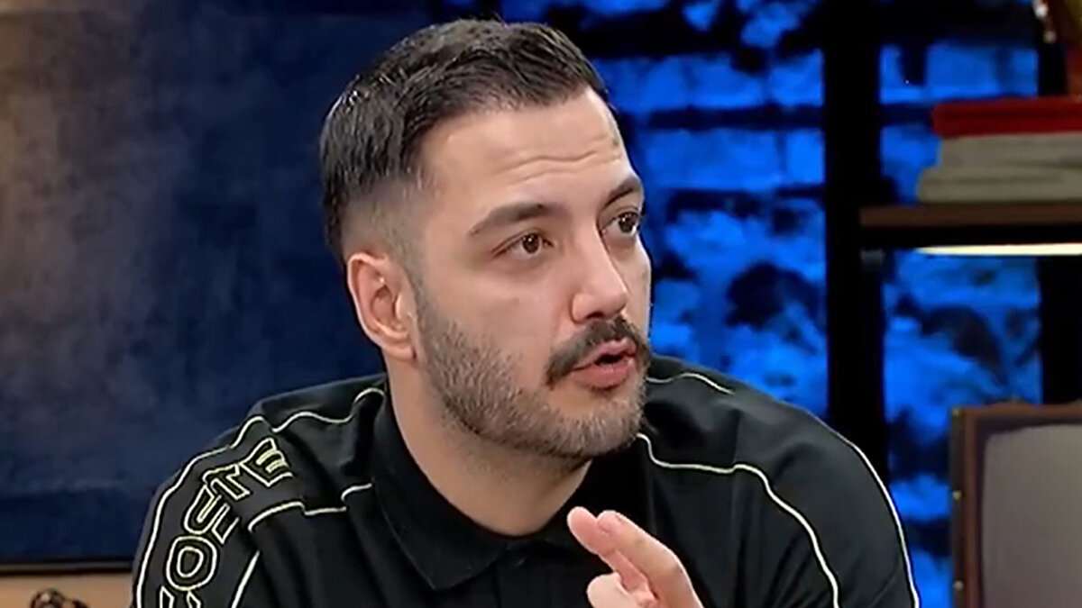 Ayrıca oyuncunun tedavi ve rehabilitasyon sürecini Barcelona ile yakın temas içinde sürdürdüğü vurgulandı.