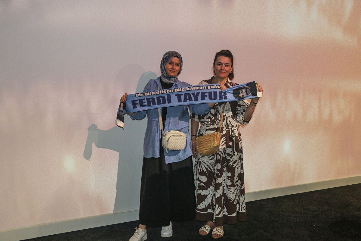 Sarıçam Belediye Başkanı Bilal Uludağ da Ferdi Tayfur'un türkülerinde hayat bulan Anadolu hissiyatının müzede sonsuza dek yaşayacağını belirtti.