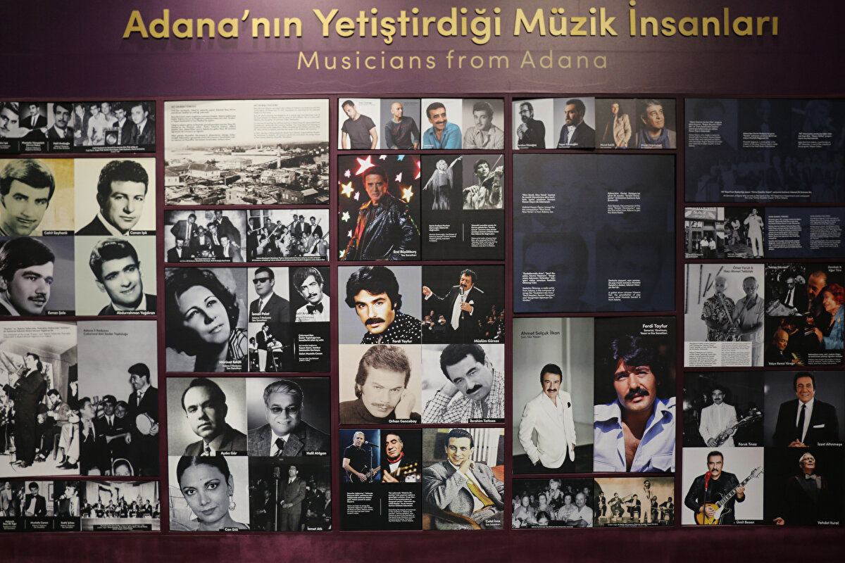 Sanatçının ailesi, protokol ve davetliler, kurdele kesiminin ardından müzeyi gezdi.