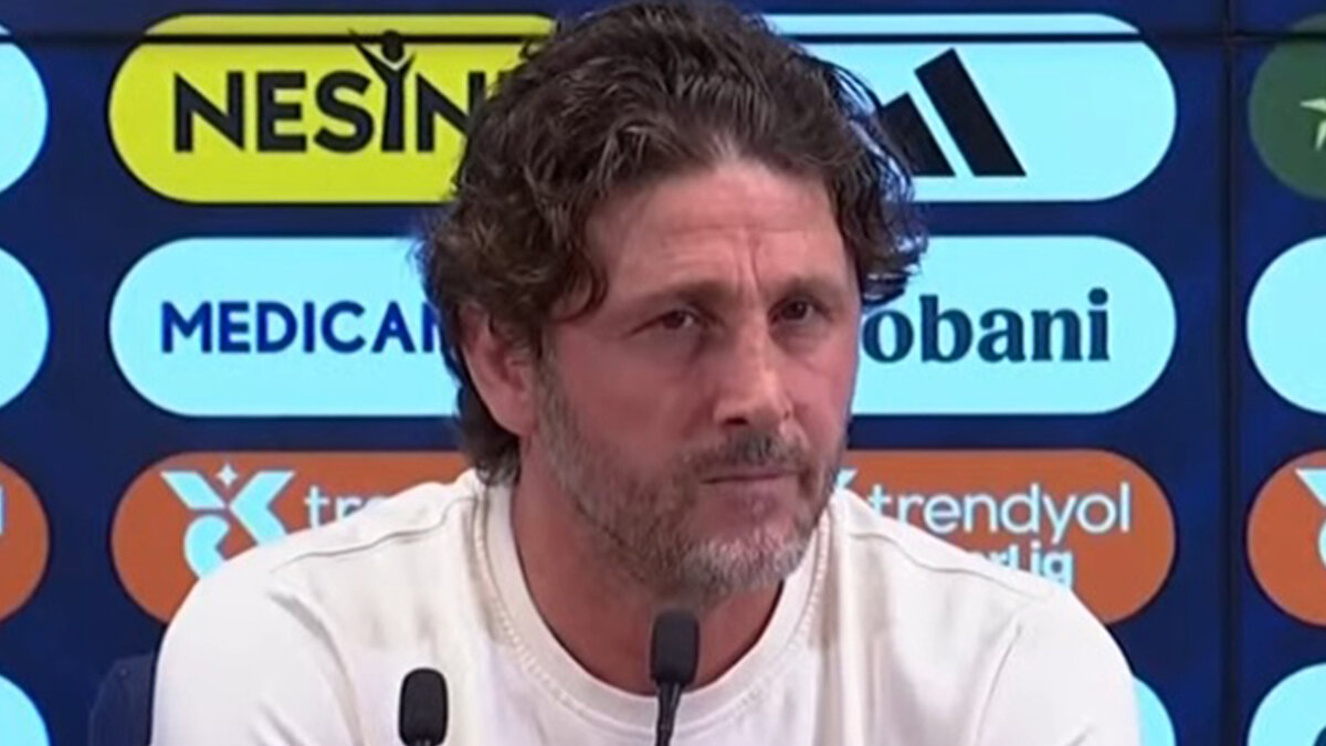 Futboldaki şampiyonluk yarışlarına da değinen Tekke, "Diyelim Fenerbahçe 3 puan aldı, şampiyon oldu. Ne değişiyor ki? Asıl mesele değerlerdir. Hakemler hata yapabilir ama iyi insanlarsa bu kabul edilir. İyi insan değilse hiçbir şeyin önemi kalmaz" sözleriyle Türk futbolundaki zihniyet sorununa vurgu yaptı.