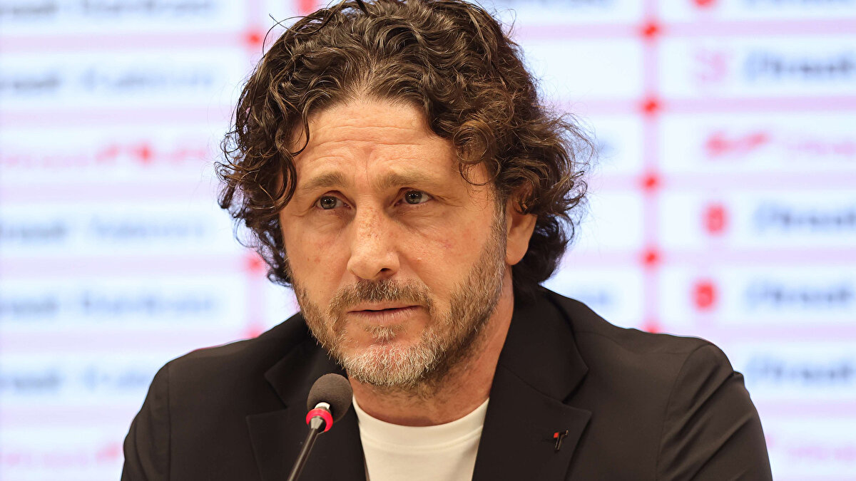 Trabzonspor Teknik Direktörü Fatih Tekke, Zpor Yayın Yönetmeni Emre Tanrıver'in sorularını yanıtladı. Antalyaspor maçından sonra yaptığı açıklamalarda “burnuma kötü kokular geliyor” sözleri hatırlatılan Tekke, Türk futbolundaki sorunların kaynağına dikkat çekti.