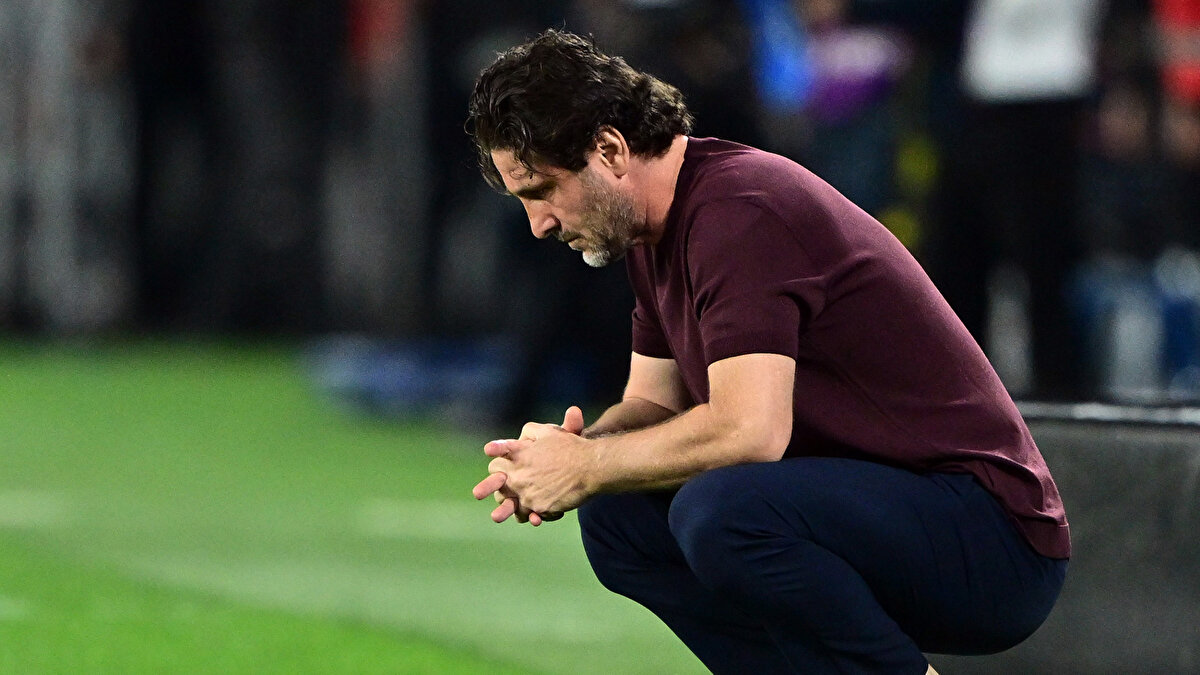 Hakemlerin rolüne ilişkin değerlendirmelerde bulunan tecrübeli teknik adam, "Hakem, hekim, hâkim… Hepsi aynı kökten geliyor ve hepsi insanların hayatına doğrudan etki ediyor. Bu yüzden adalet, cesaret ve merhamet gibi değerleri taşımalılar. Bunlar bizim topraklarımızın değerleri. Eğer bir hakem iyi insan değilse, orada konuşulacak hiçbir şey kalmaz" diye konuştu.