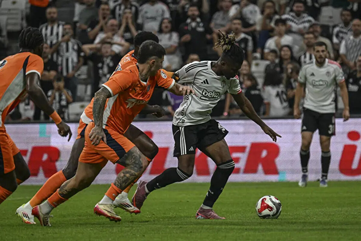 48. DAKİKA | Beşiktaş'ın penaltı beklediği pozisyon<br> <br>Bahattin Duran: Herhangi bir ihlal yok. Devam kararı doğru.<br> <br>Bülent Yıldırım: Devam kararı doğru. Her ne kadar Başakşehirli oyuncu vücudunu kullanıp omuzunu kullansa da üstte el kol hamlesi yok. Devam kararı doğru.<br> <br>Deniz Çoban: Ben de aynı fikirdeyim.