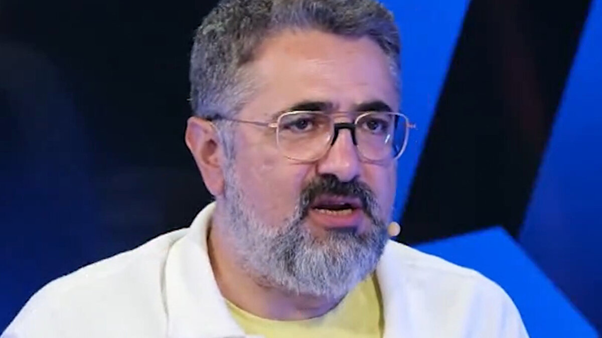 Serdar Ali Çelikler de Özen'in sözlerine destek vererek, "İmza, kaşe, mühür... Kerem Aktürkoğlu artık Fenerbahçeli Kerem'dir" ifadelerini kullandı.