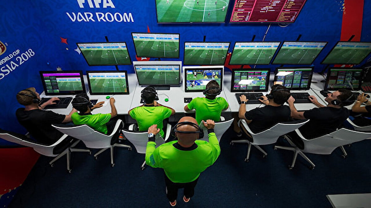 Türkiye Futbol Federasyonu, Trendyol Süper Lig'de bugün oynanacak maçlar öncesinde karşılaşmalarda görev alacak VAR hakemlerini duyurdu.<br>