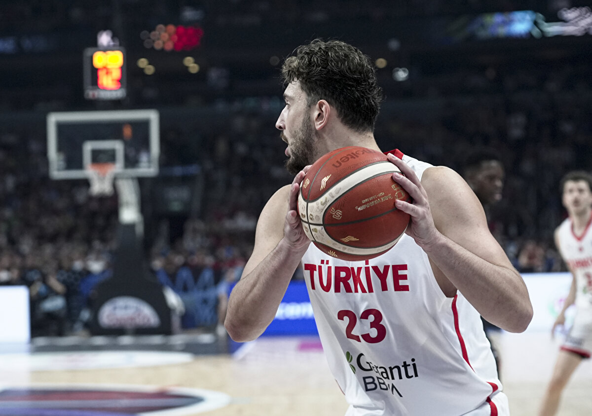 2025 Avrupa Basketbol Şampiyonası finalinde A Milli Erkek Basketbol Takımı, Almanya’ya 88-83’lük skorla kaybetti ve turnuvada ikinci oldu. ​<br><br>